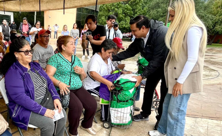 Arranca Jesús Nava entrega de 6 mil 800 despensas a grupos prioritarios