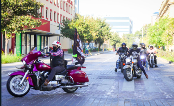 Efectúan Gobierno de Monterrey y motociclistas Rodada Rosa