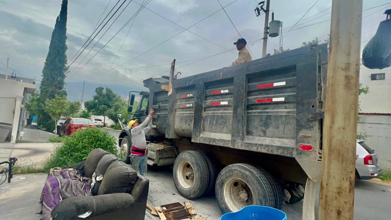 Recolectan mil 923 toneladas de basura y maleza en Santa Catarina