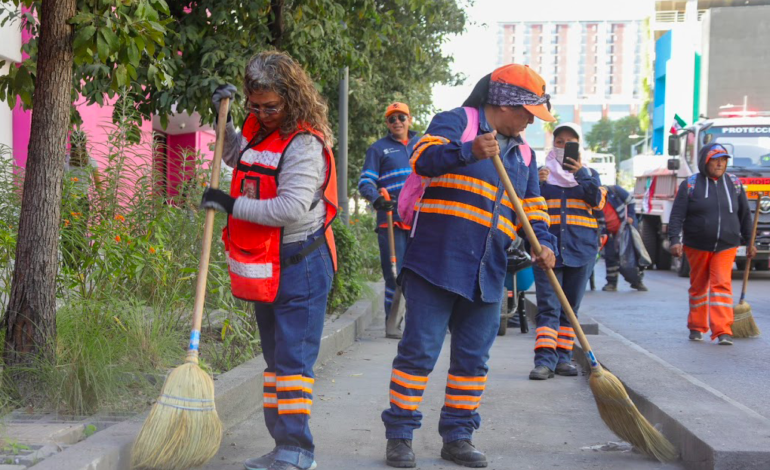 Retiran 2 toneladas de basura tras desfile revolucionario