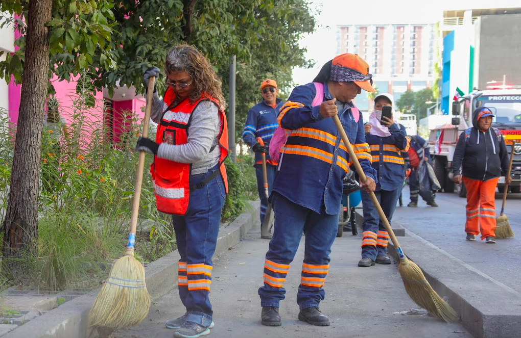 Retiran 2 toneladas de basura tras desfile revolucionario