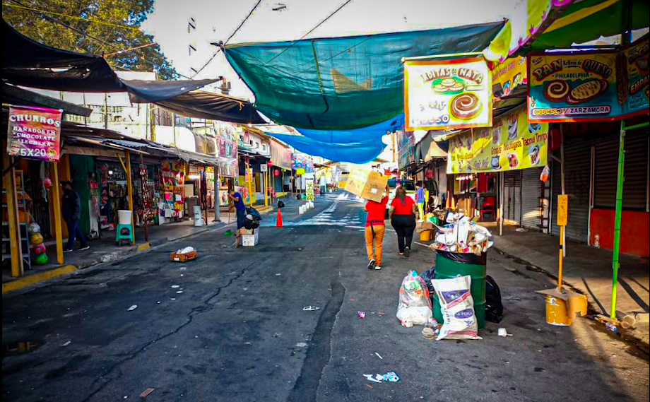 Dejan asistentes a desfile y peregrinaciones más de 30 toneladas de basura en Centro de Mty