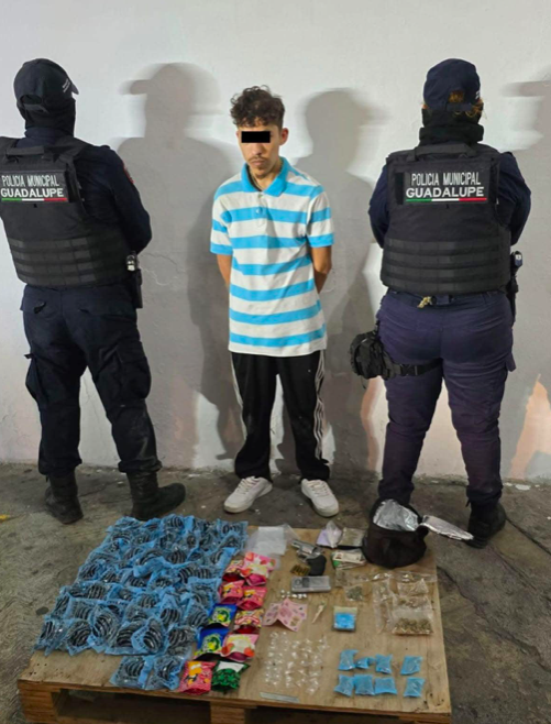 Sale con lonchera pa’l jale… ¡Sorpresa! Cargaba 135 dosis de coca, mota y un cuetón