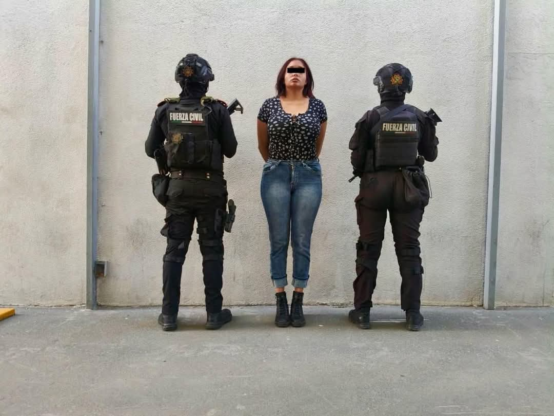 Atoran  a mujer expolicía por narcomenudeo en Escobedo