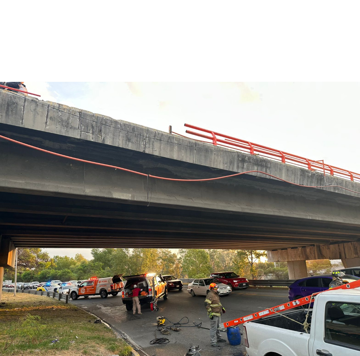 Vuelan en su auto desde el Puente Guadalupe a Constitución, ¡quedan ilesas!