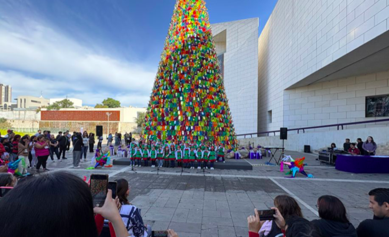 Llenan de vida la explanada de MHM con sus cantos y voces infantiles