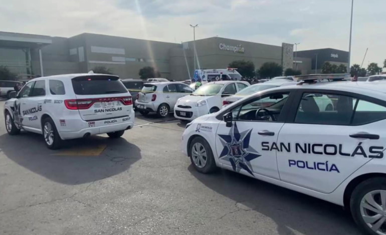 Asesinan a hombre en estacionamiento de PLaza Citadel, en San Nicolas, NL