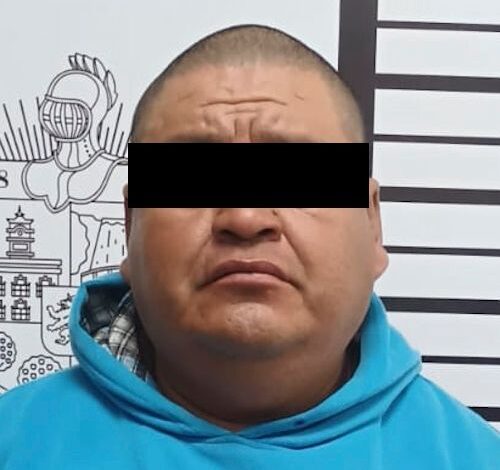 Se la enseña y asusta a vecino… era de juguete