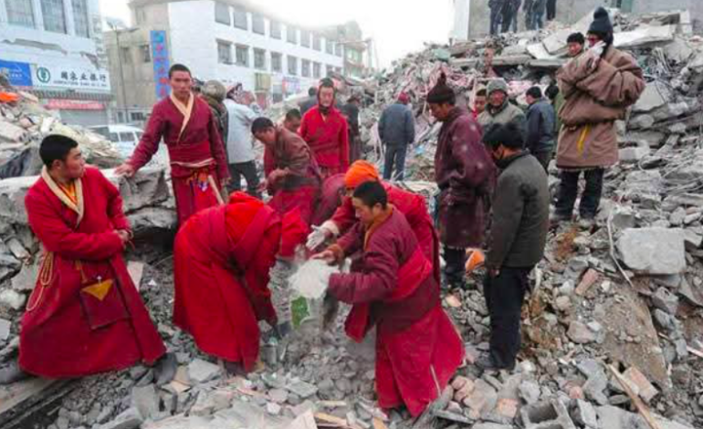 Al menos 126 muertos y decenas de heridos deja sismo en el Tibet