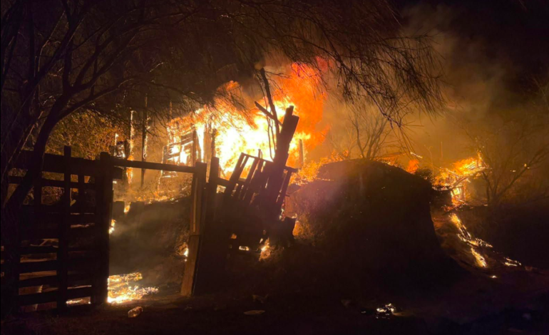 Muere calcinado al incendiarse su tejaban tras querer mitigar el frío