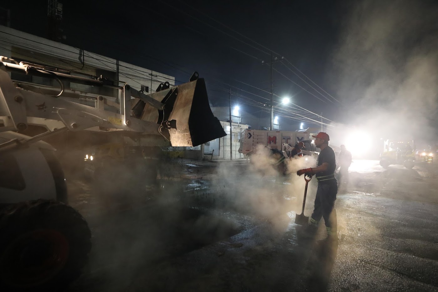 Refuerza Monterrey operativos de bacheo en avenidas