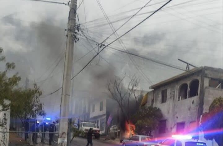 Muere hombre en situación de calle al darse incendio en casa donde se refugiaba