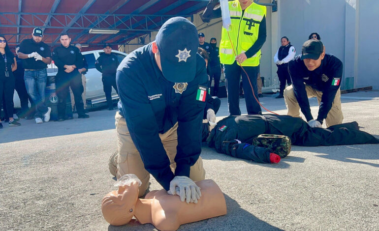 Capacitan a policías de Santa Catarina en atención de emergencias