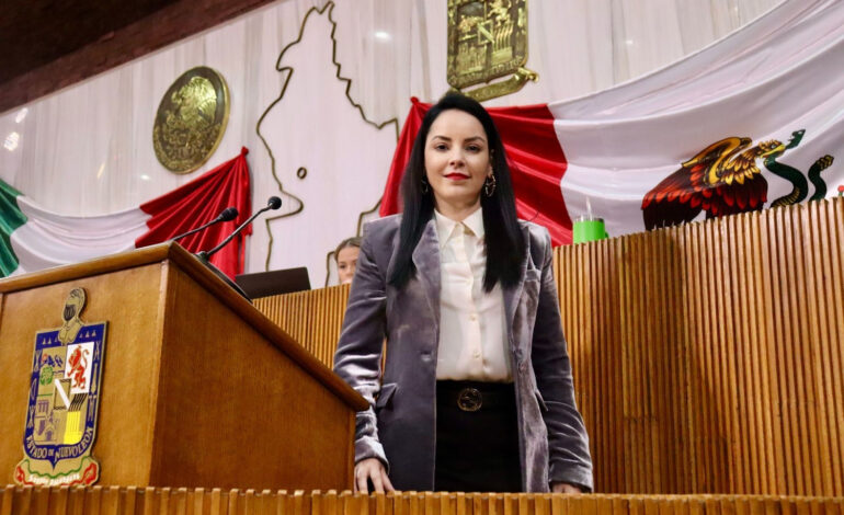 Promueve Brenda Velázquez eliminar anotaciones marginales del Acta de Nacimiento