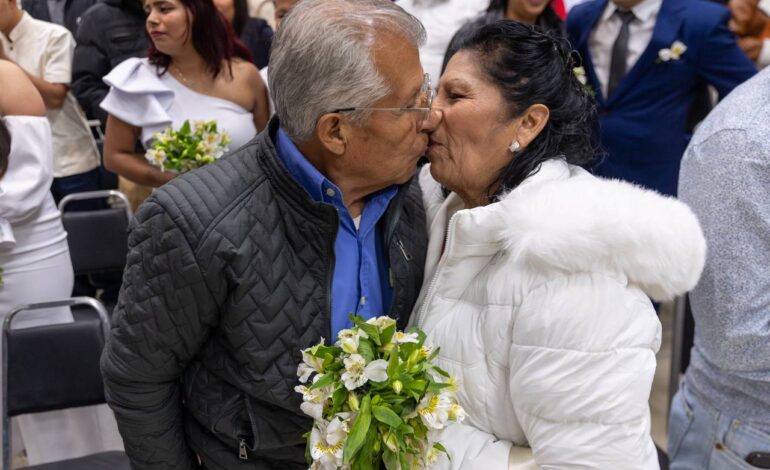 Celebra Juárez, NL, Día de San Valentín con matrimonios colectivos