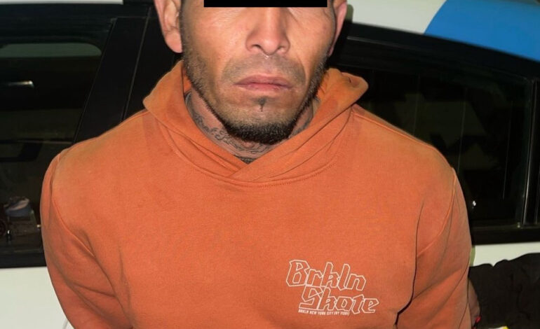 Policías de Monterrey le quitan sus cargas… 26 paquetes de mota