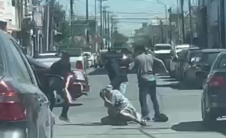 Pelean a garrotazos, patadas y puñetazos en Pablo A de la Garza (VIDEOS)