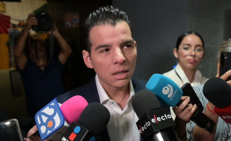 Celebra Mike Flores Ley que permite que a los 18 años se pueda ser Alcalde y a los 28 Gobernador