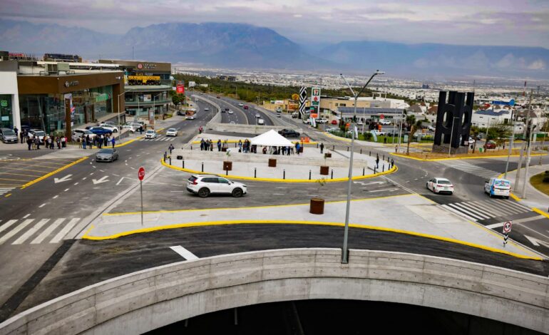 Entrega Monterrey obra en Paseo de los Leones y Puerta de Hierro