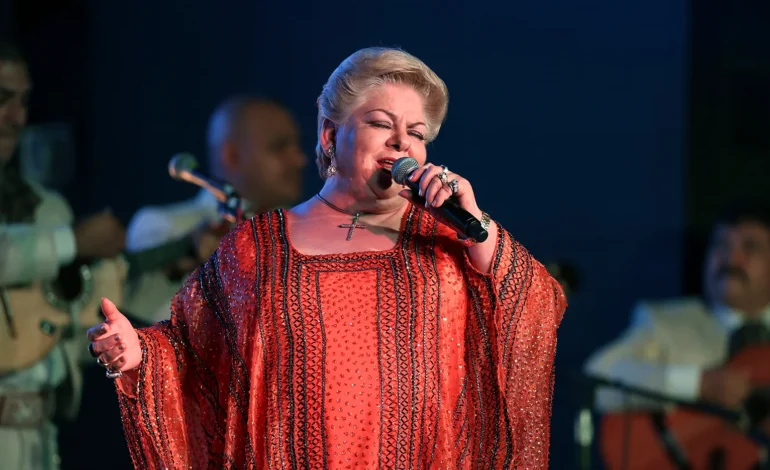 A sus 77 años,  Paquita la del Barrio vuela al cielo con un «Cheque en Blanco»