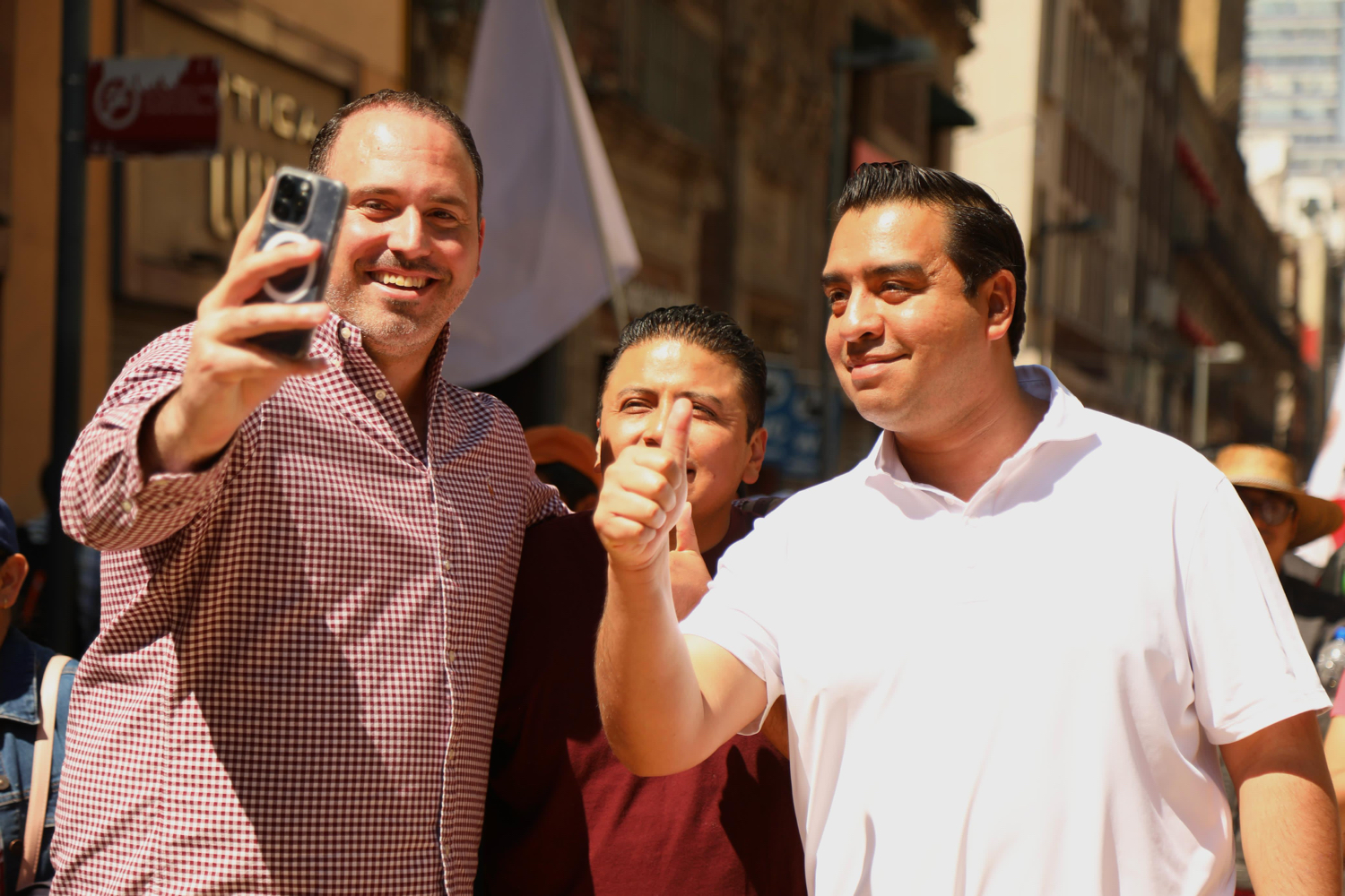 Alcalde de Santa Catarina y el coordinador de bancada apoyan mensaje de Sheinbaum