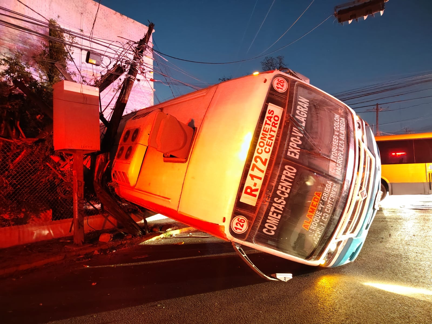 Chocan camiones urbanos; hay 32 lesionados