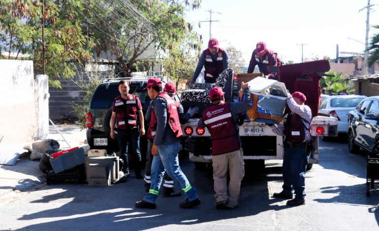 Recolecta Santa Catarina más de 130 toneladas de escombro y cacharros