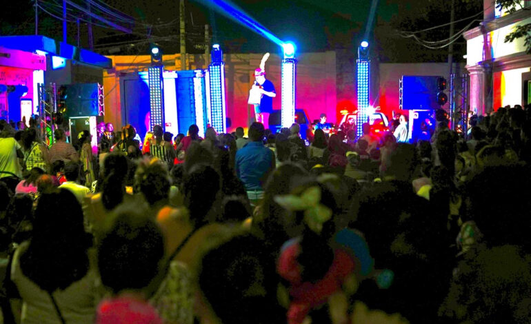 Celebra Jesús Nava a los niños