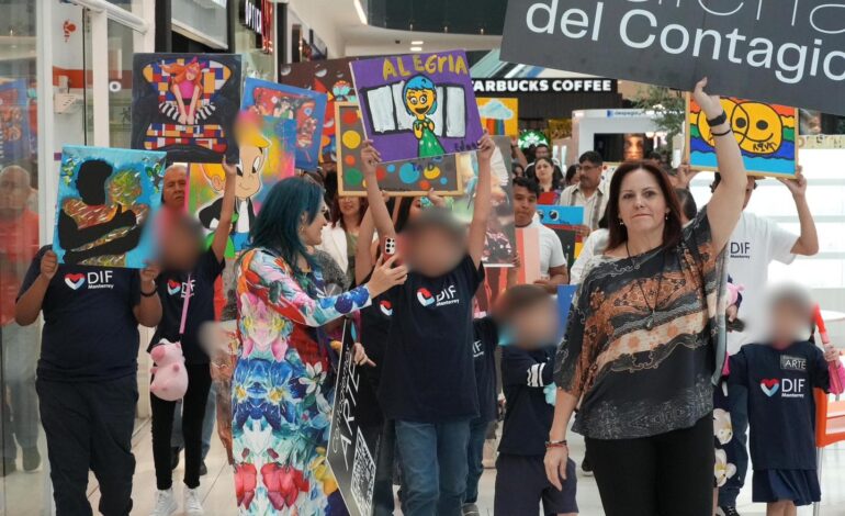 Inaugura DIF Monterrey exposición de arte creada por niñas, niños y adolescentes con autismo