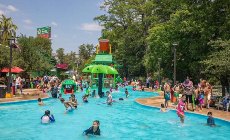 Familias se divierten a lo grande en el Parque Tolteca, de Guadalupe