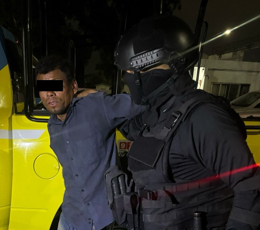 Se carga los cristales de la agencia Mazda en San Jerónimo