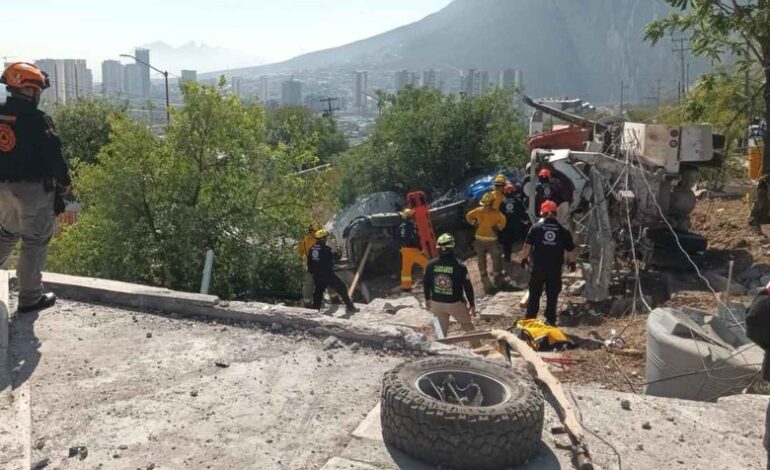 Muere operador de revolvedora tras quedarse sin frenos en Santa Catarina: Destroza 7 vehículos