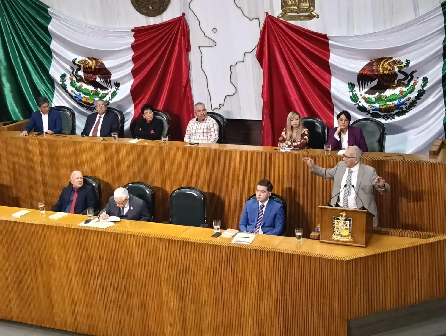 Presentan en el Congreso el libro “¿Cómo encarar la fragilidad económica?”, del Dr. Arturo Huerta González