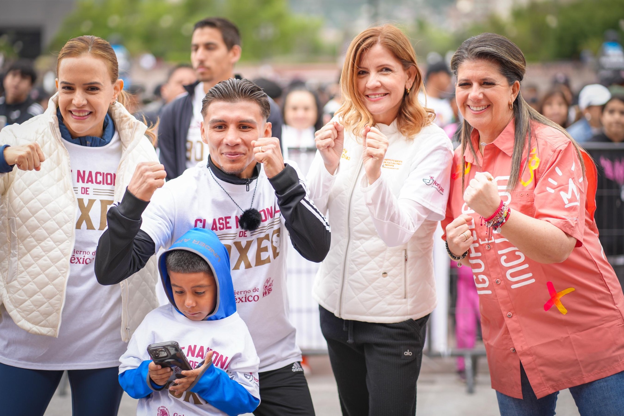 Participan 400 atletas de centros comunitarios en clase nacional de boxeo