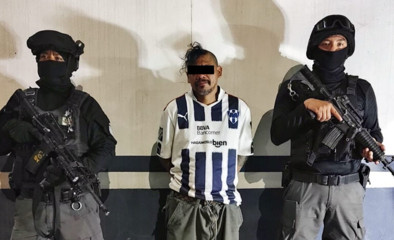 Pensó que la playera de Rayados lo protegía pa andar enfierrado; ya descubrió que no
