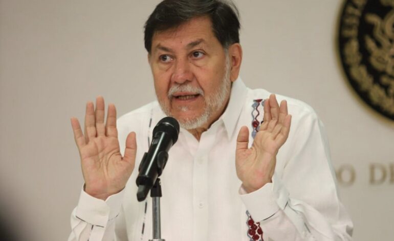 Abuchean a Fernández Noroña en Congreso Nacional del Partido del Trabajo; le exigen que se afilie