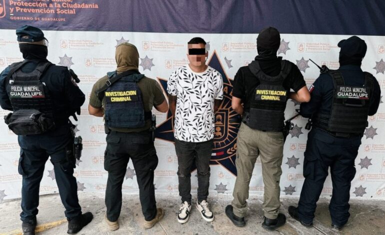 Atraca a familia en domicilio en Guadalupe; lo detienen con 42 dosis de coca y mota