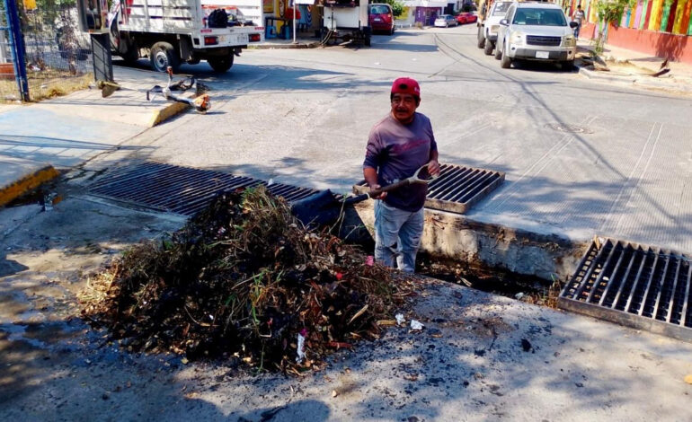 En Santa, limpian pluviales y supervisan puntos de riesgo ante pronóstico de lluvia