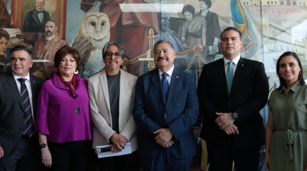 La Facultad de Derecho rinde homenaje a través de un Mural a la Evolución del Sistema Legal