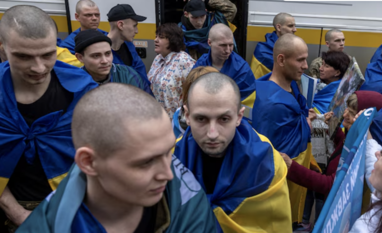 Rusia y Ucrania dan «Un corto paso hacia la paz», intercambian a mil prisioneros de guerra