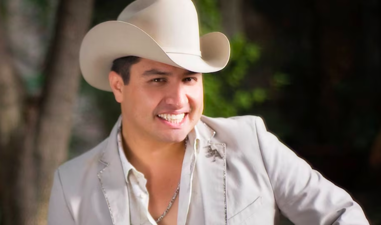 Julión Álvarez no pudo entrar a EU… suspende presentación en Arlington