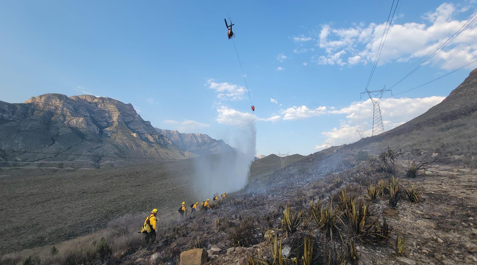 Incendio en el Cerro de las Mariposas, en García, ya está bajo control