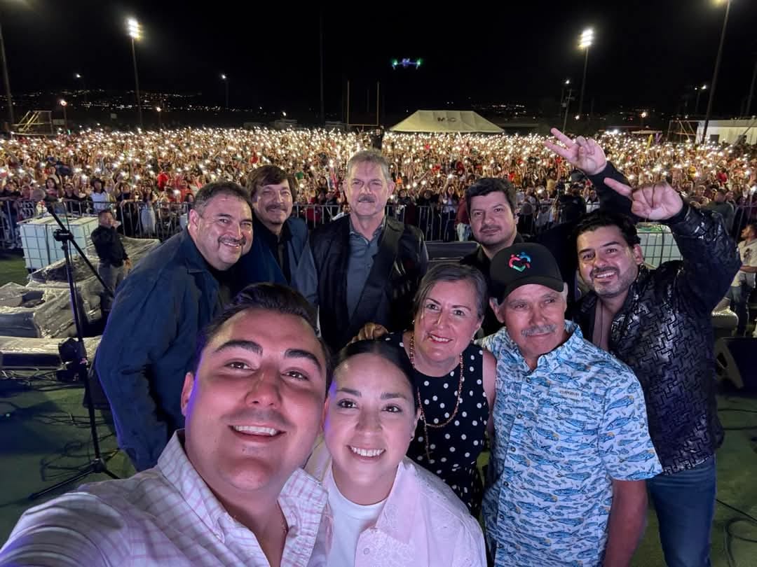 Consienten a más de 18 mil mamás de García en el «Súper Mamá Fest”