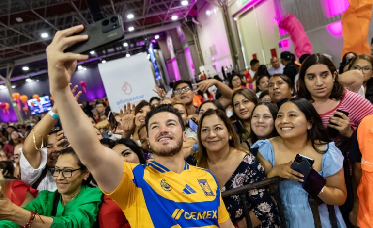 Samuel García celebra con miles de madres en «Amar a Mamá», una fiesta inolvidable para Nuevo León