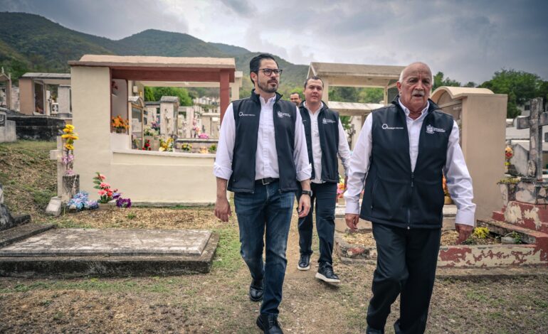 Supervisa alcalde de Santiago seguridad y aseo de panteones municipales