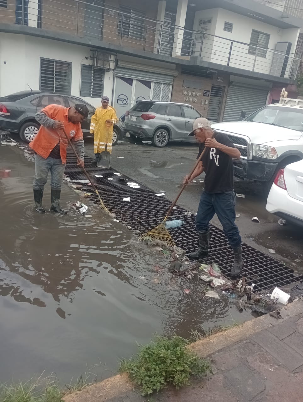 Emprende Monterrey operativo integral de limpieza de pluviales
