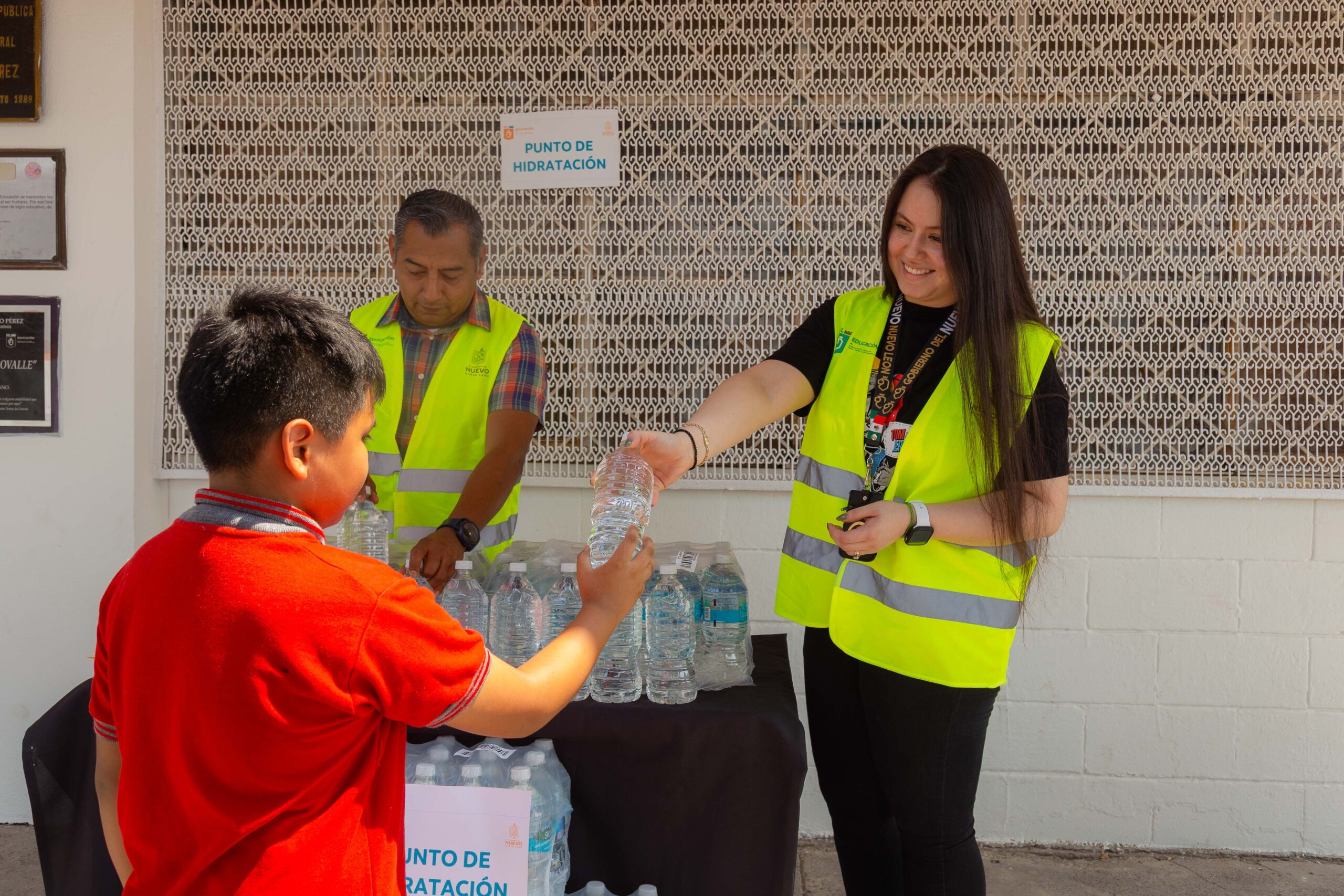 Instala Educación NL puntos de hidratación en escuelas oficiales