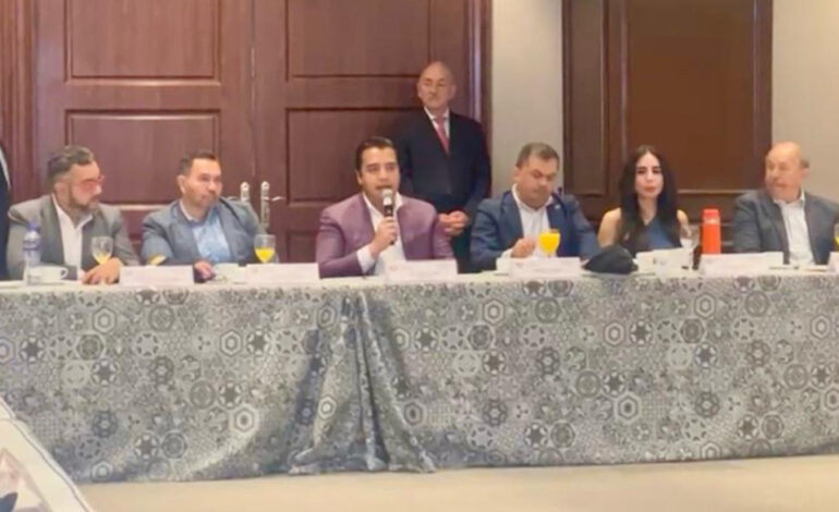 Promueve alcalde de Santa Catarina el Santa Bús a nivel nacional