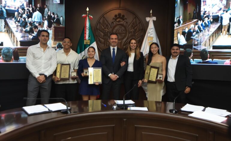 Entrega Monterrey Medalla al Mérito Deportivo a tres atletas