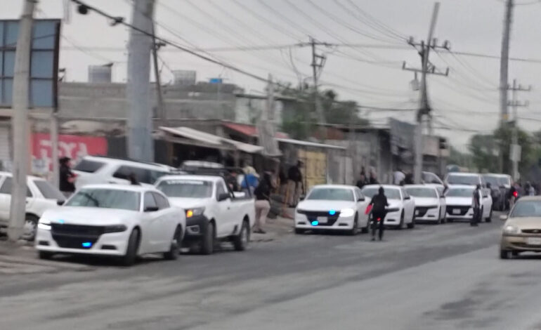 Después de 20 años, sacan a invasores que instalan negocios en Salinas Victoria